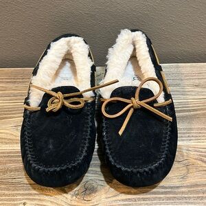 UGG Dakota Moccasin Slipper Size 6